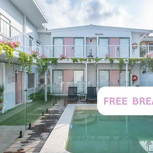 Hostal Surf Boutique Backpackers - Free Breakfast, Gold Coast